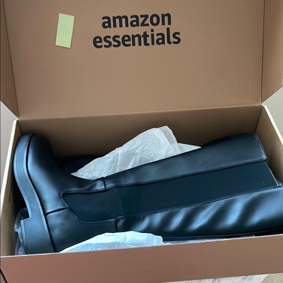 Amazon Essentials Black Boots - Picture 1 of 3